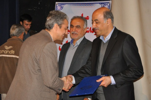 تقدیر از سرپرست دانشگاه جامع علمی-کاربردی استان گلستان برای کسب بالاترین امتیاز پژوهشی