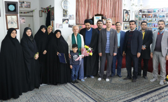 مسئول دفتر نهاد نمایندگی مقام معظم رهبری(مدظله العالی) دردانشگاه جامع علمی کاربردی با خانواده دانشجوی شهید مدافع حرم سید احسان حاجی حتم لو دیدار کرد