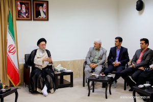 دانشگاه جامع علمی کاربردی، رابط بین مراکز صنعتی و کاری با دانشگاه به شمار می رود و بر اساس نیاز بازار دانشجو پرورش می دهد