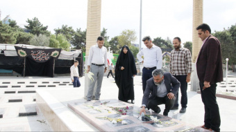 عطر افشانی گلزار مطهر شهدا به مناسبت هفته دفاع مقدس توسط دانشگاه جامع علمی کاربردی گلستان