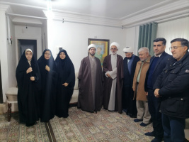 دیدار مسئول نهاد نمایندگی مقام معظم رهبری در دانشگاه جامع علمی کاربردی با خانواده شهید مدافع حرم استان گستان