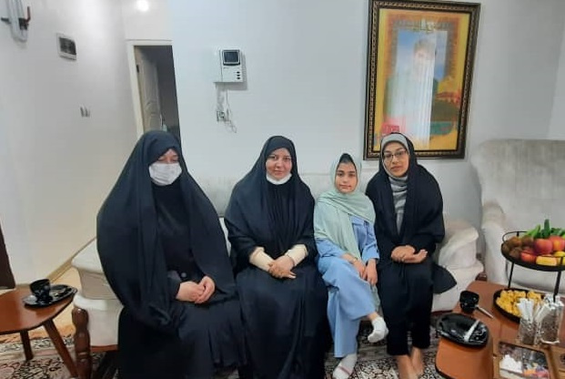 دیدار رئیس اداره فرهنگی و دانشجویی دانشگاه علمی کاربردی استان گلستان با خانواده معظم دانشجوی شهید مدافع حرم