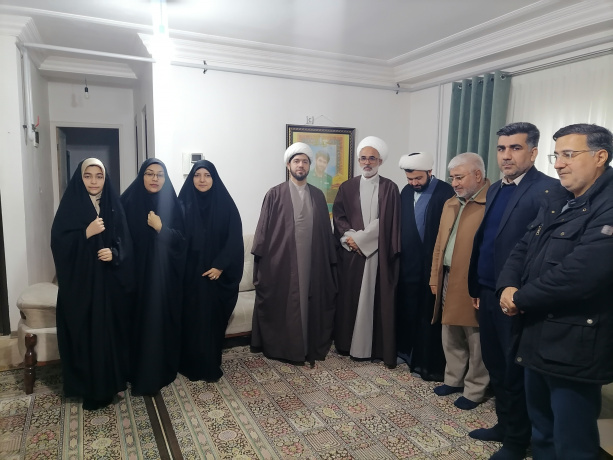 دیدار مسئول نهاد نمایندگی مقام معظم رهبری در دانشگاه جامع علمی کاربردی با خانواده شهید مدافع حرم استان گستان